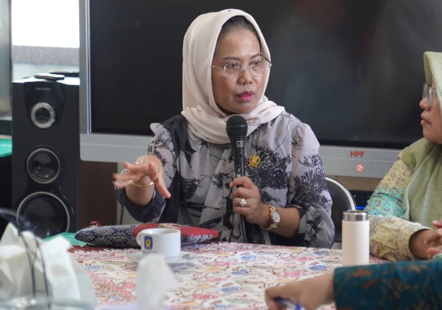Ketua Komisi E DPRD Provinsi Jawa Timur Sri Untari Bisowarno menerima audiensi FSPMI Jatim dan elemen buruh yang menyampaikan aspirasi terkait upah 2027, jaminan sosial, pesangon, dan perlindungan pekerja.