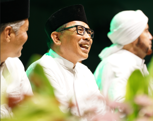 Ketua DPRD Provinsi Jawa Timur Musyafak Rouf bersama Gubernur Khofifah Indar Parawansa menghadiri Jatim Bersholawat bersama Habib Syech bin Abdul Qodir Assegaf di halaman Gedung DPRD Jatim, Rabu (07/10/2026).