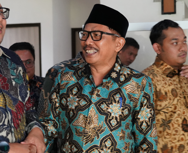Ketua DPRD Provinsi Jawa Timur Musyafak Rouf mendorong pengawasan terhadap penyelenggara transportasi daring untuk memastikan perlindungan dan kesejahteraan pengemudi ojek online.
