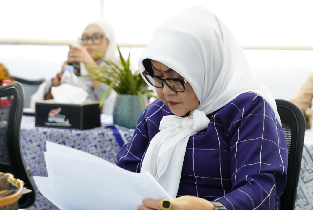 Anggota Komisi D DPRD Provinsi Jawa Timur Atika Banowati mendorong pembangunan infrastruktur air bersih untuk mengatasi kekeringan yang melanda sejumlah desa di Kabupaten Ngawi.
